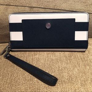 Michael Kors Zipper Close Wallet/Wristlet